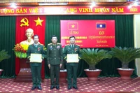 5 cá nhân thuộc Binh đoàn 15 được tặng Huân chương Anh dũng của Bộ Quốc phòng Lào