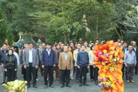 Phó Bí thư Tỉnh ủy Châu Ngọc Tuấn thăm Căn cứ địa cách mạng Khu 10 và tặng quà tại xã Krong