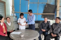 Trao học bổng “Thả lưới ước mơ” cho 2 học sinh tại phường Hoài Nhơn Đông