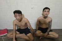 Nguyễn Minh Trí (trái) và Nguyễn Duy Trí bị tạm giữ hình sự để làm rõ hành vi tổ chức sử dụng trái phép chất ma túy.