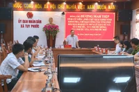 Đồng chí Dương Mah Tiệp-Phó Chủ tịch UBND tỉnh Gia Lai chỉ đạo công tác ứng phó bão Kalmaegi tại UBND xã Tuy Phước.