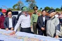 Chủ tịch UBND tỉnh Phạm Anh Tuấn kiểm tra thi công Dự án đường Nguyễn Văn Linh.