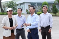 Phó Chủ tịch UBND tỉnh Gia Lai Nguyễn Tự Công Hoàng kiểm tra công tác khắc phục hậu quả bão số 13 tại các khu công nghiệp.