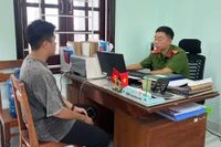 Đào N. (thanh niên ở Gia Lai bị lừa sang Campuchia) tại cơ quan Công an.