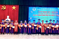 Trường Cao đẳng Kỹ thuật Công nghệ Quy Nhơn trao bằng tốt nghiệp cho 14 sinh viên Lào. 