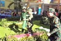 Giáo dục lòng yêu nước cho học sinh từ những hoạt động trải nghiệm nhân ngày 22-12.