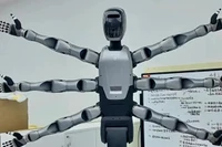 Trung Quốc ra mắt “siêu robot hình người” 6 tay