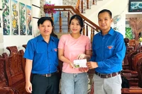 Gia Lai: Trao phần thưởng cho thủ khoa tốt nghiệp THPT của tỉnh tại Tuy Phước Đông