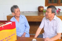 Chủ nhiệm Ủy ban Kiểm tra Tỉnh ủy Thái Thanh Bình thăm, tặng quà gia đình người có công