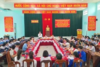 Quang cảnh chương trình đối thoại giữa Thường trực HĐND phường Thống Nhất với 70 học sinh. Ảnh: B.B