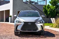 Lexus NX 2025 nâng cấp tập trung vào trang bị tiện ích, giá từ 1,08 tỷ đồng