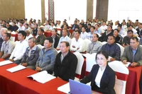 Các chức sắc, chức việc của đạo Công giáo và Tin lành khu vực phía Tây tỉnh Gia Lai nghe phổ biến các quy định pháp luật về tín ngưỡng, tôn giáo.