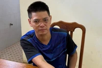 Đối tượng Phú bị bắt giữ khi đang trốn lệnh truy nã. Ảnh: ĐVCC