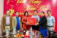 Phó Chủ tịch UBND tỉnh Nguyễn Thị Thanh Lịch thăm, chúc Tết các đơn vị nhân dịp Tết Nguyên đán Bính Ngọ.