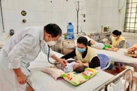 Bệnh viện Đa khoa Trung tâm tỉnh Gia Lai tổ chức chương trình khám bệnh từ thiện cho trẻ em.