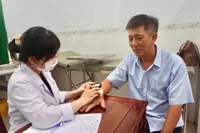 Thiết bị chẩn đoán da liễu tích hợp AI được thử nghiệm tại Bệnh viện Phong - Da liễu Trung ương Quy Hòa. Ảnh: ĐVCC