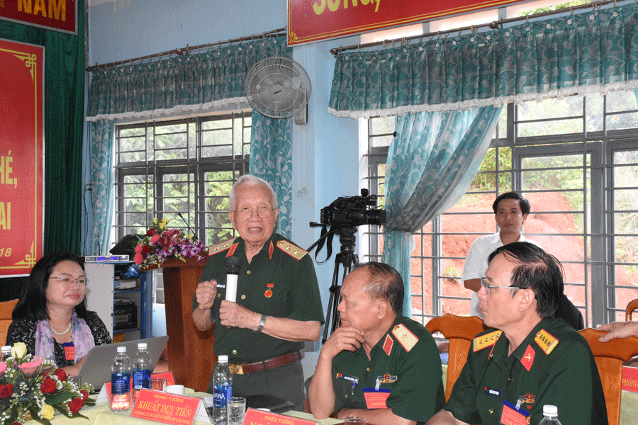 Trung tướng Khuất Duy Tiến phát biểu tại hội thảo. Ảnh: N.S
