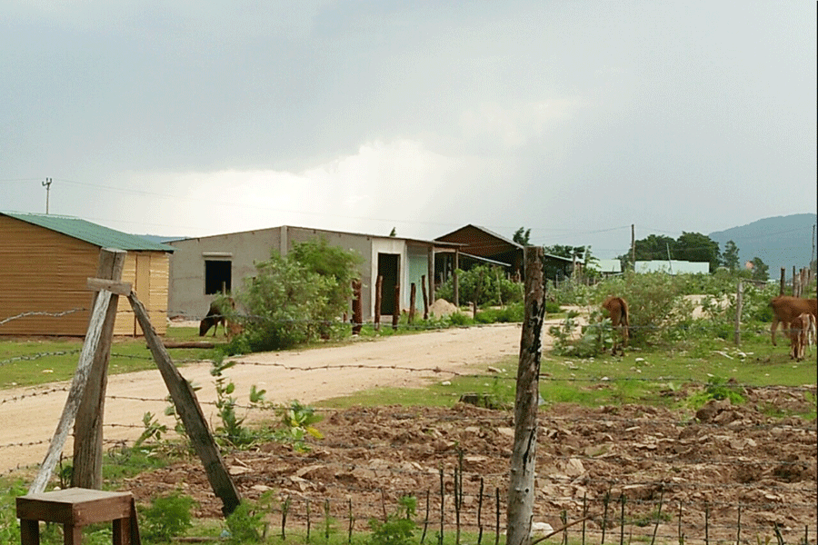 Khu tái định cư cho các hộ được di dời khỏi vùng sạt lở của xã Ia Rsai. Ảnh: N.M Khu tái định cư cho các hộ được di dời khỏi vùng sạt lở của xã Ia Rsai. Ảnh: N.M