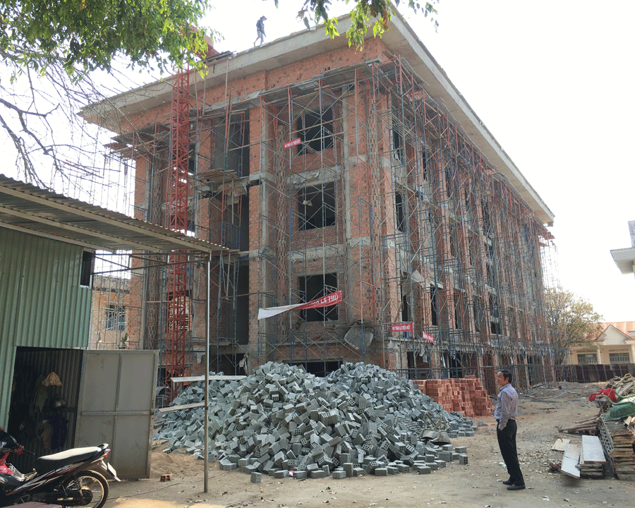 Công trình trụ sở UBND huyện Ia Grai đang được đẩy nhanh tiến độ thi công. Ảnh: H.D Công trình trụ sở UBND huyện Ia Grai đang được đẩy nhanh tiến độ thi công. Ảnh: H.D