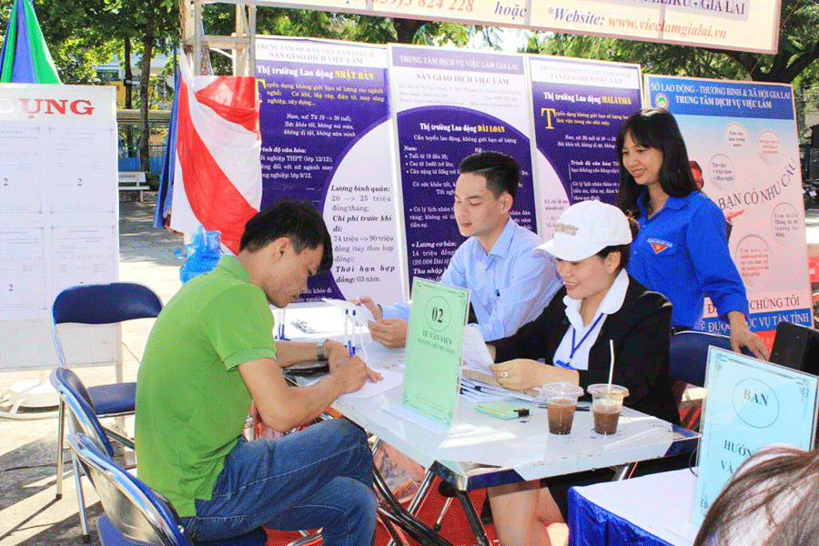 Giới thiệu việc làm cho thanh niên luôn được các cấp bộ Đoàn quan tâm. Ảnh: P.L