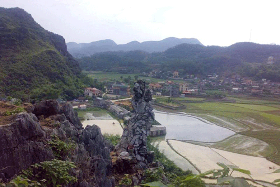 Quần thể núi Bà (ảnh internet). Quần thể núi Bà (ảnh internet).