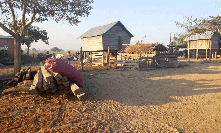 Khu nhà rẫy của 2 làng Bi Yông, Bi Ya (xã Pờ Tó) là nơi học sinh bỏ học dài ngày theo cha mẹ đi làm rẫy. Ảnh: Đ.P