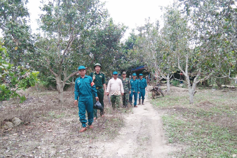 Các tổ tự quản tham gia tuần tra, kiểm soát địa bàn. Ảnh: P.D