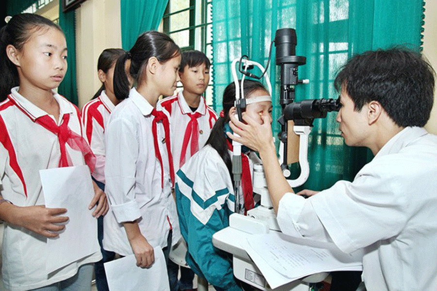 Nhiều học sinh ở TP. Pleiku bị tật khúc xạ học đường (ảnh minh họa).