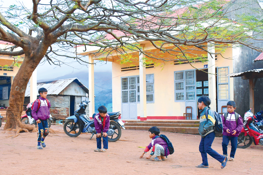 Học sinh vui chơi ở điểm trường làng Pờ Yầu. Ảnh: Minh Nguyễn Học sinh vui chơi ở điểm trường làng Pờ Yầu. Ảnh: Minh Nguyễn