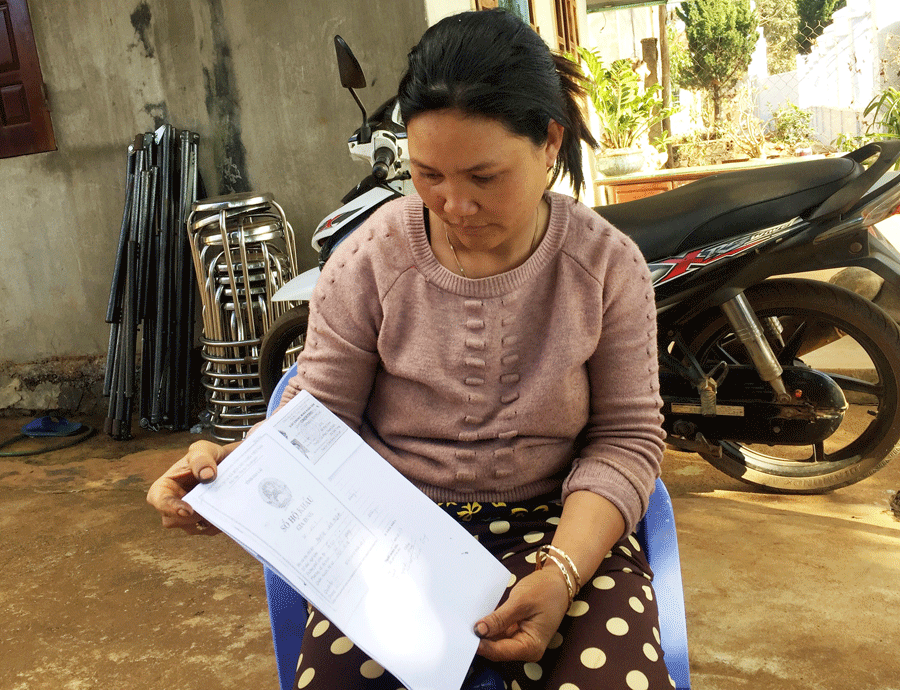 Chị Nguyễn Thị Hiên cho biết đã làm đơn khởi kiện vợ chồng ông Trung ra tòa. Ảnh: L.V.N
