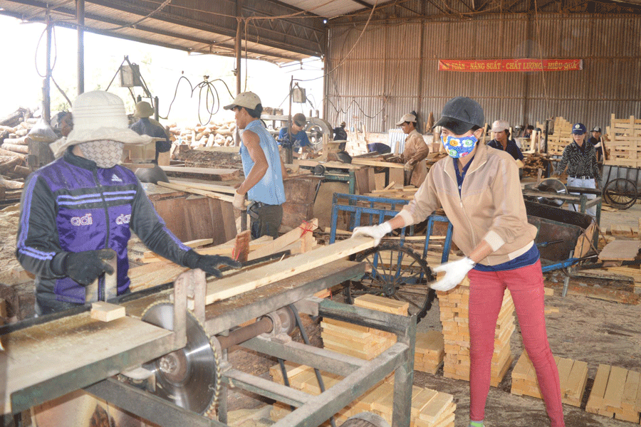 Lao động tích cực làm việc sau kỳ nghỉ Tết Nguyên đán. Ảnh: Đ.Y Lao động tích cực làm việc sau kỳ nghỉ Tết Nguyên đán. Ảnh: Đ.Y