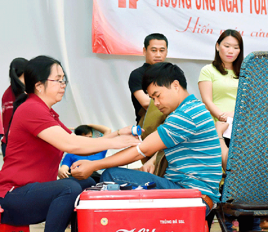 Ngày càng có nhiều người tham gia hiến máu tình nguyện. Ảnh: Đức Thụy