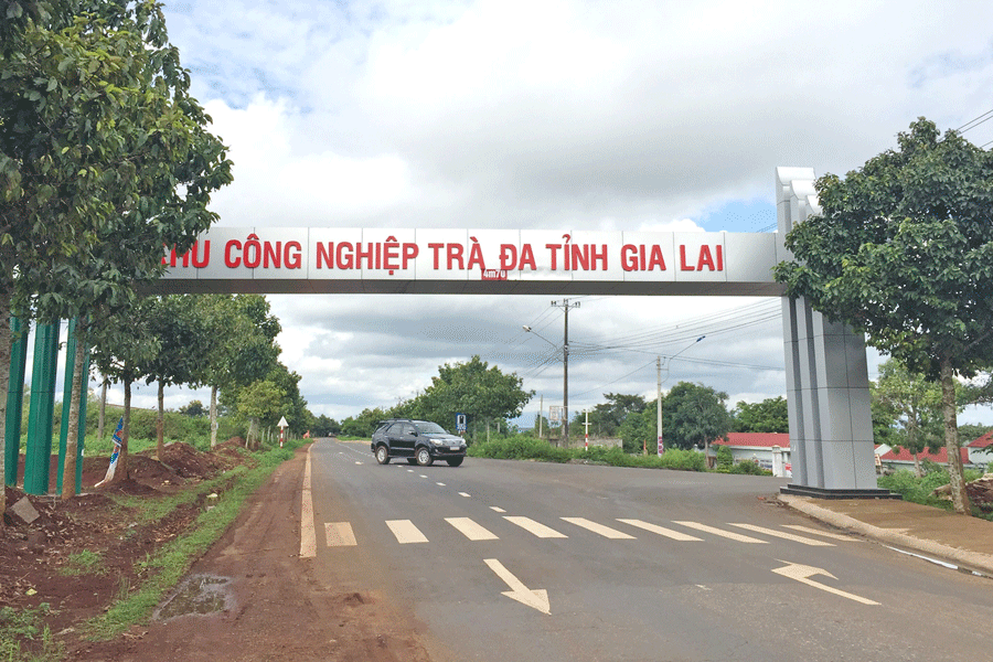 Công ty Phát triển Hạ tầng Khu Kinh tế tỉnh đã tháo dỡ biển chỉ dẫn đường một chiều trên đường Ngô Quyền đoạn qua Khu Công nghiệp Trà Đa. Ảnh: L.V.N