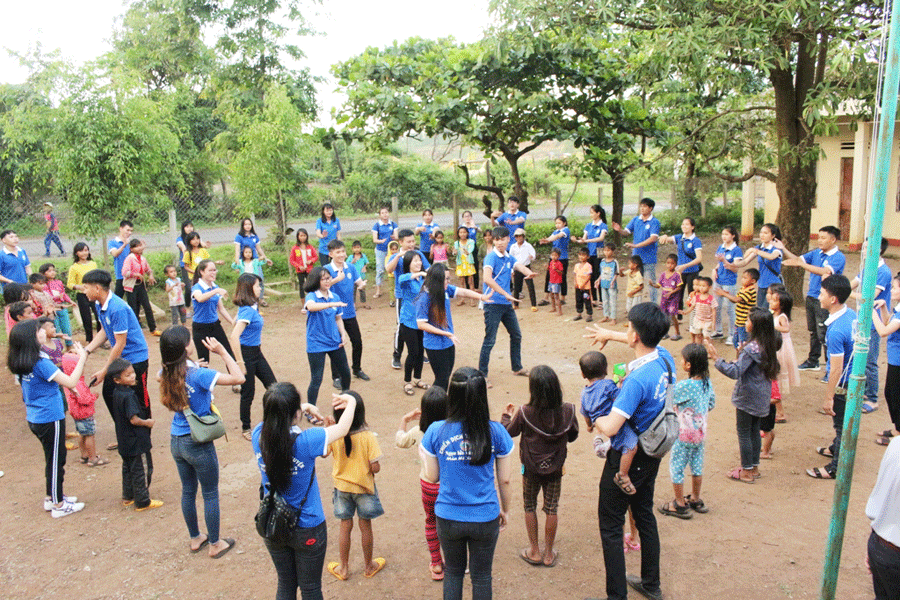 Tổ chức sinh hoạt hè cho các em nhỏ. Ảnh: P.L Tổ chức sinh hoạt hè cho các em nhỏ. Ảnh: P.L