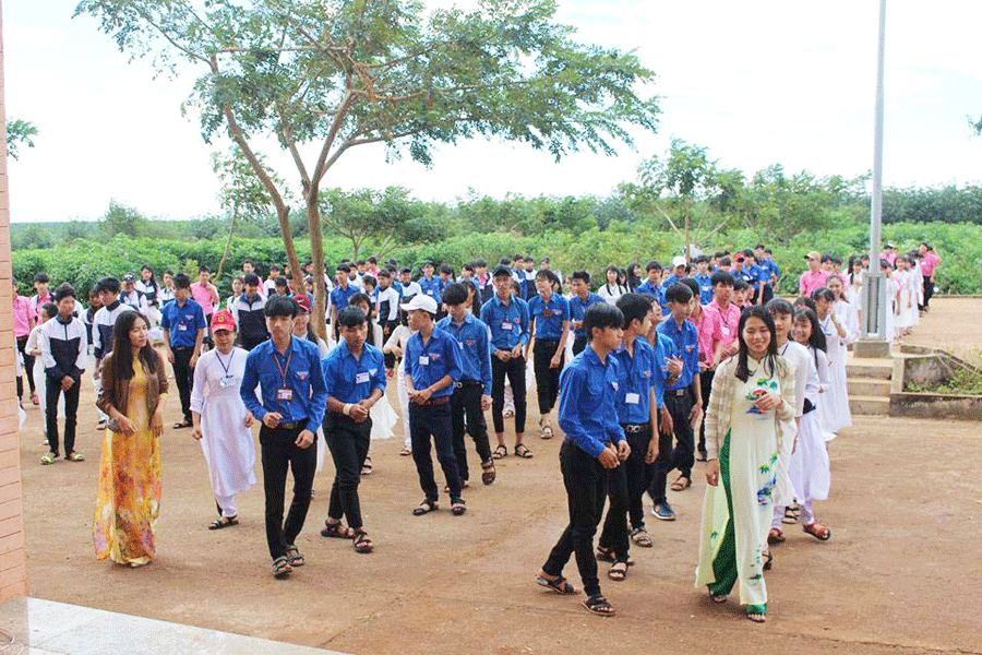 Các cô giáo mặc đẹp tham gia khiêu vũ thể thao trong buổi tập thể dục giữa giờ. Ảnh: N.G Các cô giáo mặc đẹp tham gia khiêu vũ thể thao trong buổi tập thể dục giữa giờ. Ảnh: N.G