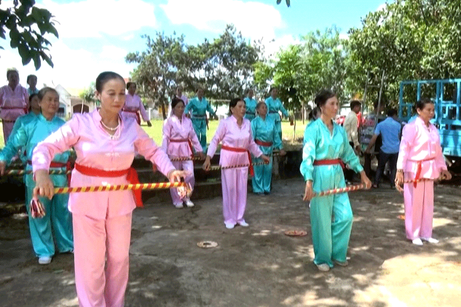 Người cao tuổi thường tổ chức các hoạt động văn hóa-văn nghệ, thể dục-thể thao. Ảnh: N.S