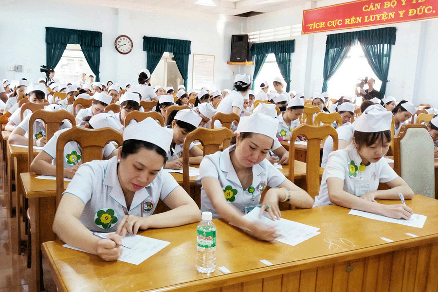 Các thí sinh trong phần thi lý thuyết. Ảnh: N.N Các thí sinh trong phần thi lý thuyết. Ảnh: N.N
