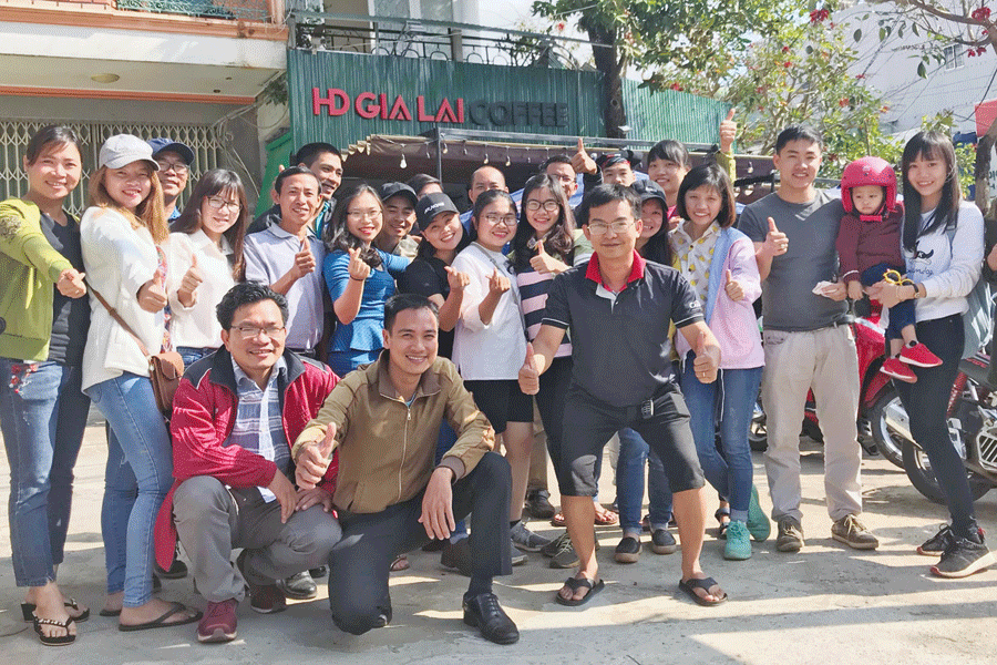 Các thành viên Câu lạc bộ Khởi nghiệp nông nghiệp Việt Nam chụp ảnh lưu niệm tại Gia Lai. Ảnh: L.L Các thành viên Câu lạc bộ Khởi nghiệp nông nghiệp Việt Nam chụp ảnh lưu niệm tại Gia Lai. Ảnh: L.L