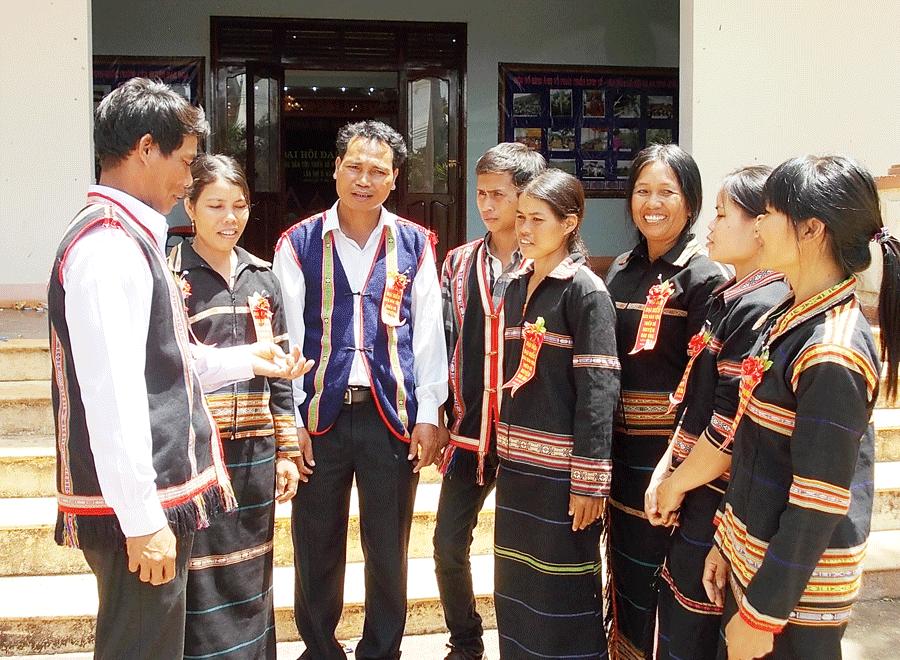 Trao đổi kinh nghiệm trong công tác dân vận. Ảnh: T.N