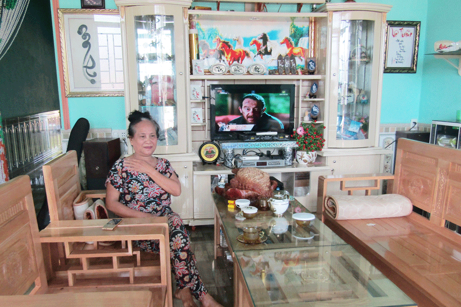 Bà Nguyễn Thị Luận trong căn nhà mới. Ảnh: M.T Bà Nguyễn Thị Luận trong căn nhà mới. Ảnh: M.T