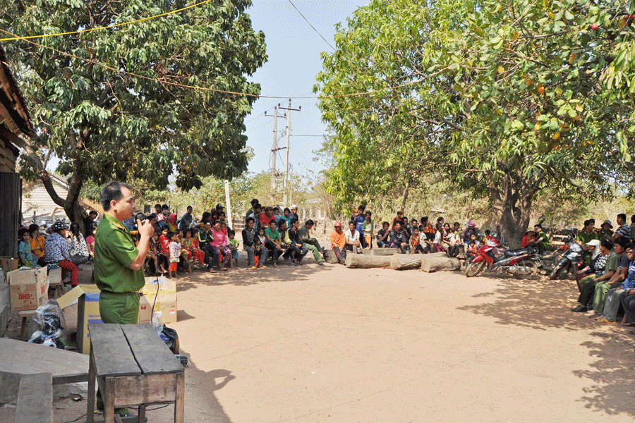 Công an huyện Chư Prông phát động phòng-chống tội phạm. Ảnh: T.T Công an huyện Chư Prông phát động phòng-chống tội phạm. Ảnh: T.T