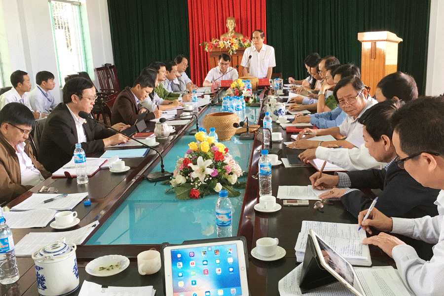 Chủ tịch UBND tỉnh Võ Ngọc Thành phát biểu chỉ đạo tại buổi làm việc. Ảnh: H.D