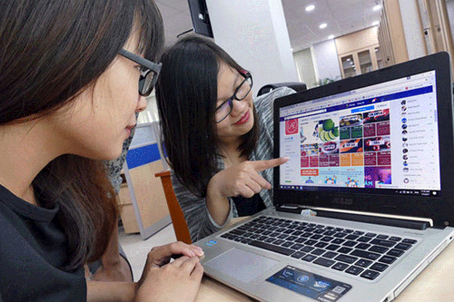 Mua sắm online đang được nhiều người tiêu dùng lựa chọn. Ảnh: internet