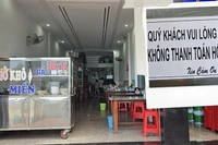 Quán phở hot trend-"Quý khách vui lòng không thanh toán hộ"