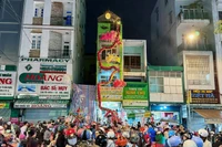  Lồng đèn rồng dài 32 m rực sáng phố núi Pleiku