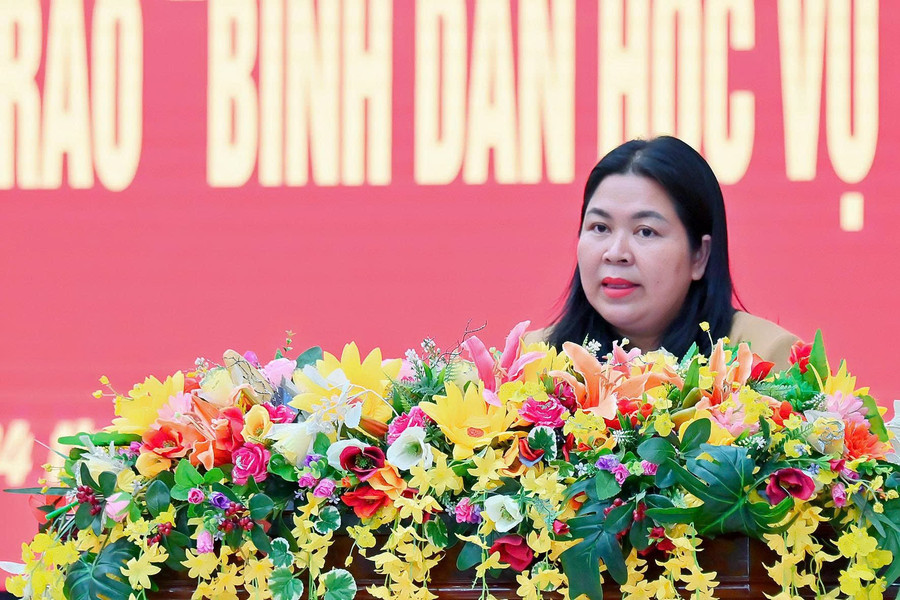 Bí thư Tỉnh Đoàn Hà Thị Giang Thảo phát biểu hưởng ứng phong trào. Ảnh: Đ.T z6669771580624-48dc0b519d23d5fb7bf91f19194a402e.jpg
