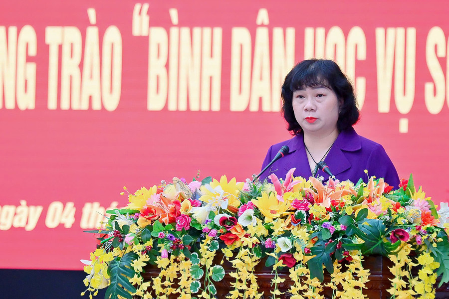 Đồng chí Phạm Thị Tố Hải-Ủy viên Ban Thường vụ Tỉnh ủy, Trưởng ban Dân vận và Tuyên giáo Tỉnh ủy thông qua kế hoạch triển khai Phong trào “Bình dân học vụ số”. Ảnh: Đ.T z6669647276728-da8075f855b420edbd9fc139d1ba6ca4.jpg