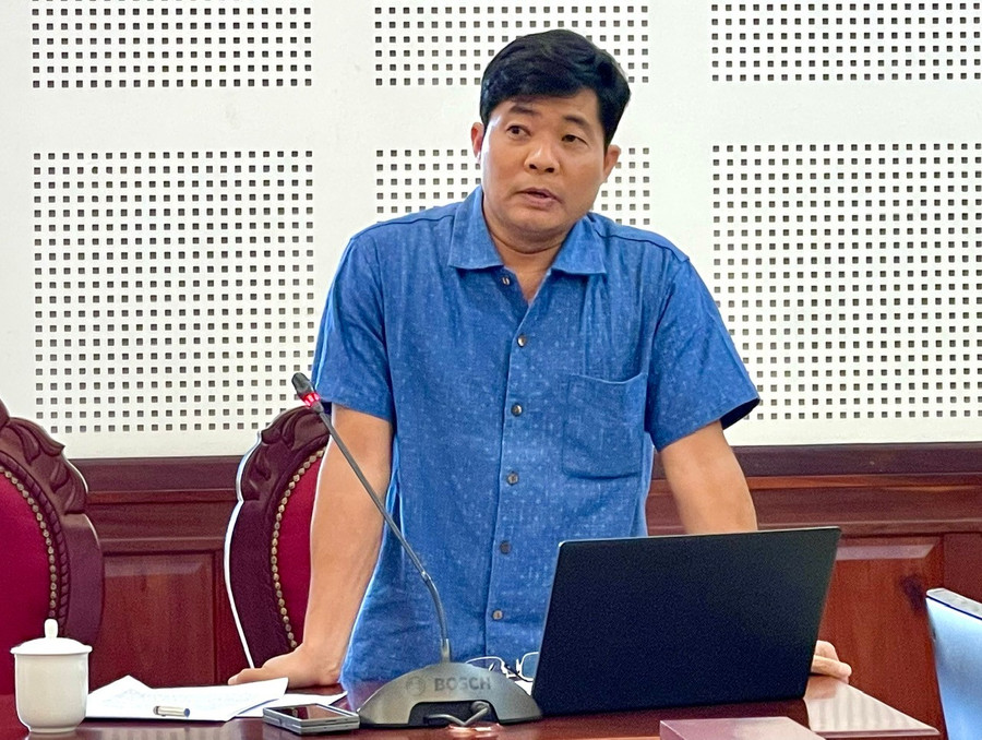 Phó Giám đốc Sở Nông nghiệp và Môi trường Trần Quốc Khánh báo cáo tình hình triển khai thực hiện nhiệm vụ. Ảnh: A.H z6903245175013-58bf1ea815445689af93c0d1721f9bd9.jpg