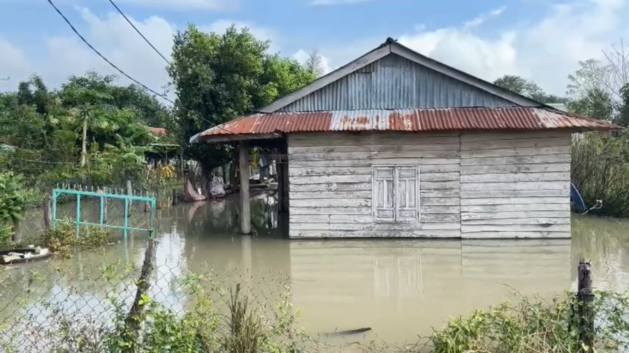 nhieu-ngoi-nha-o-buon-nu-bi-ngap-nuoc.jpg
