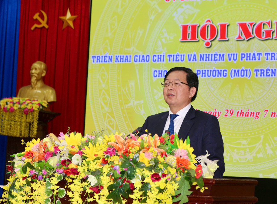 Bí thư Tỉnh ủy Hồ Quốc Dũng phát biểu chỉ đạo tại hội nghị. Ảnh: A.H z6852293720172-eec8ed26ee96e50eee7acabc6d701d04.jpg